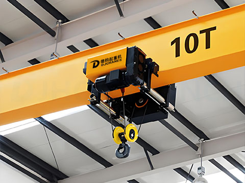 European Wire Rope Hoist On Crane